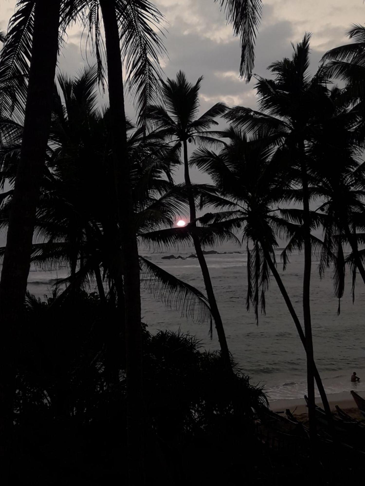 Sunray Rest - Beach View Homestay Mirissa Bilik gambar