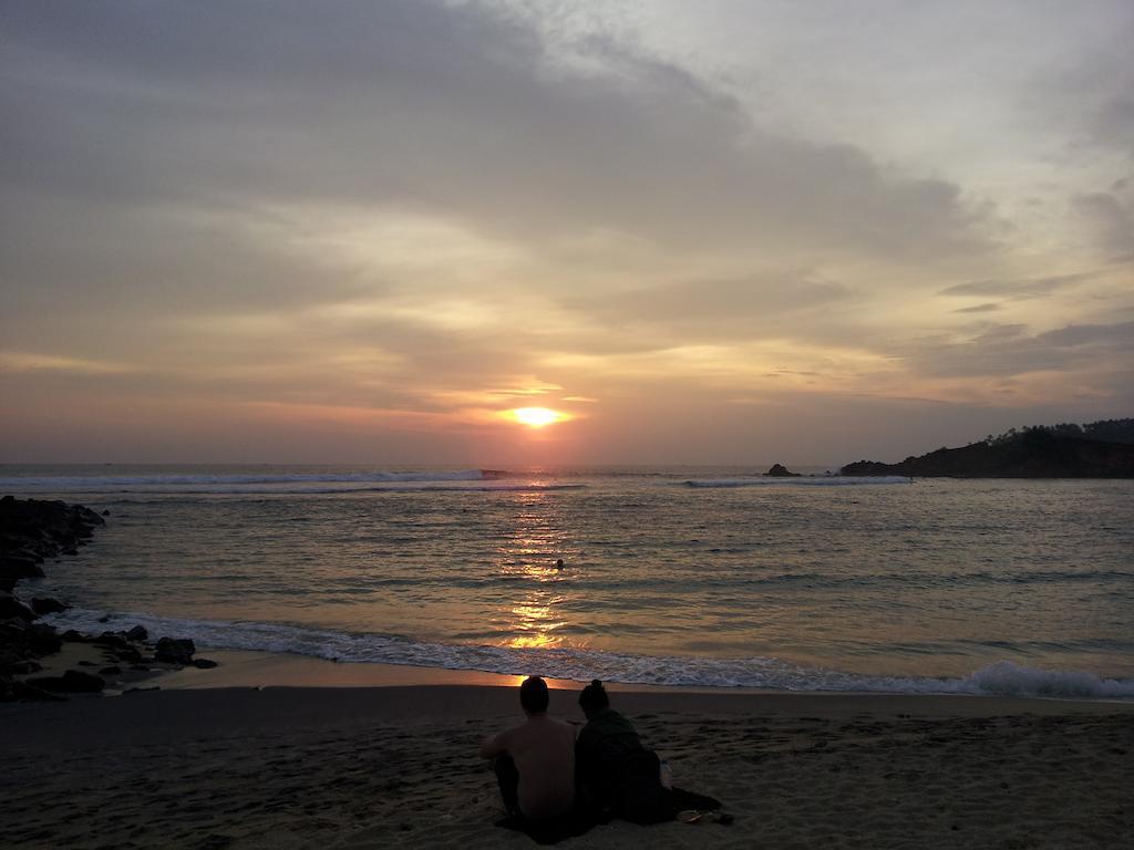 Sunray Rest - Beach View Homestay Mirissa Luaran gambar